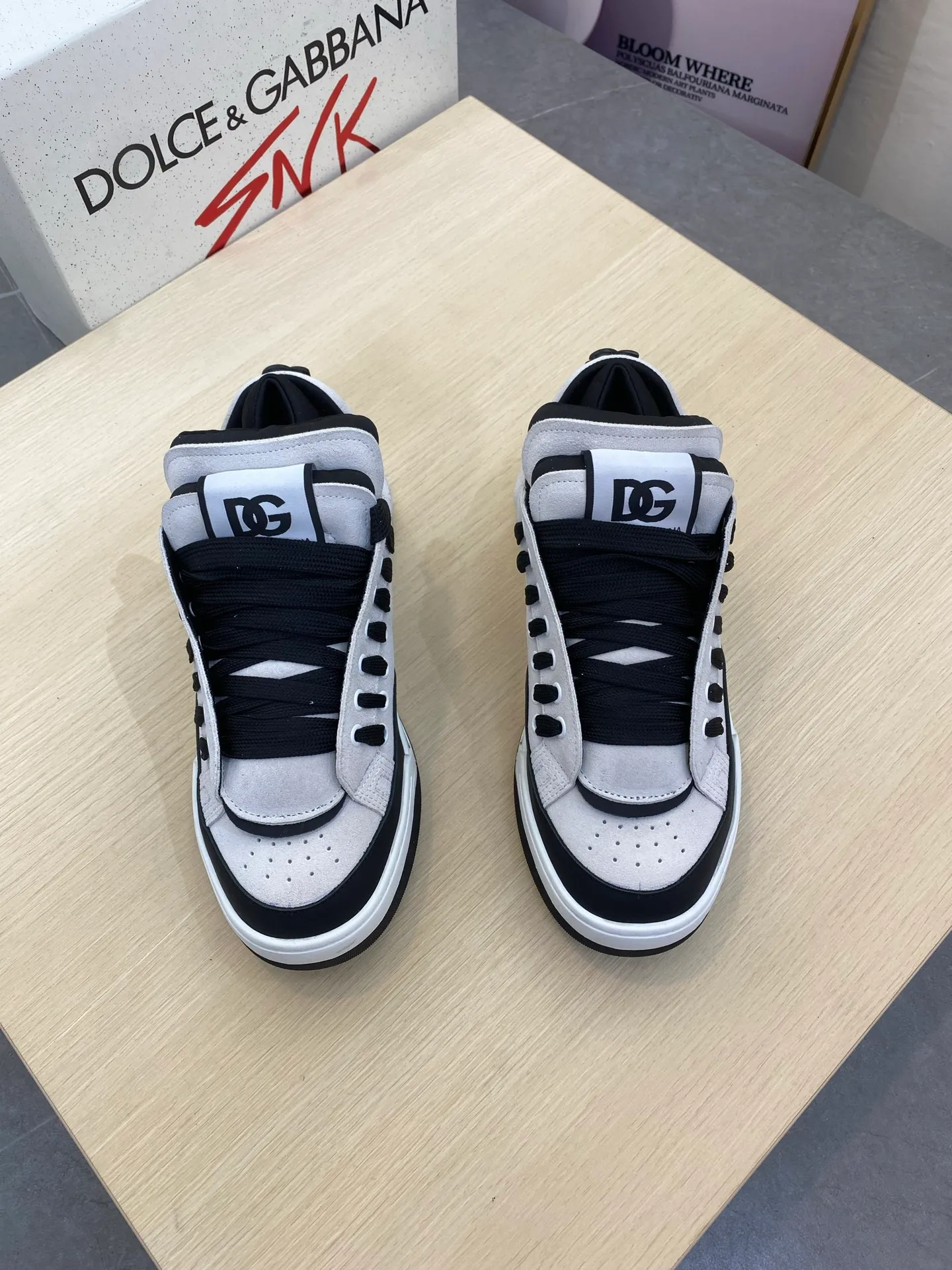 P740••New arrivals••Dolce&Gabbana••DG✔️High-end men's sports•casual shoes. Original goods from top counters. Original imported cowhide, multi-material splicing design ➕Imported cowhide lining, cowhide feet ➕Original TPR elastic outsole.  Size: 39-44 (38, 45 customized)